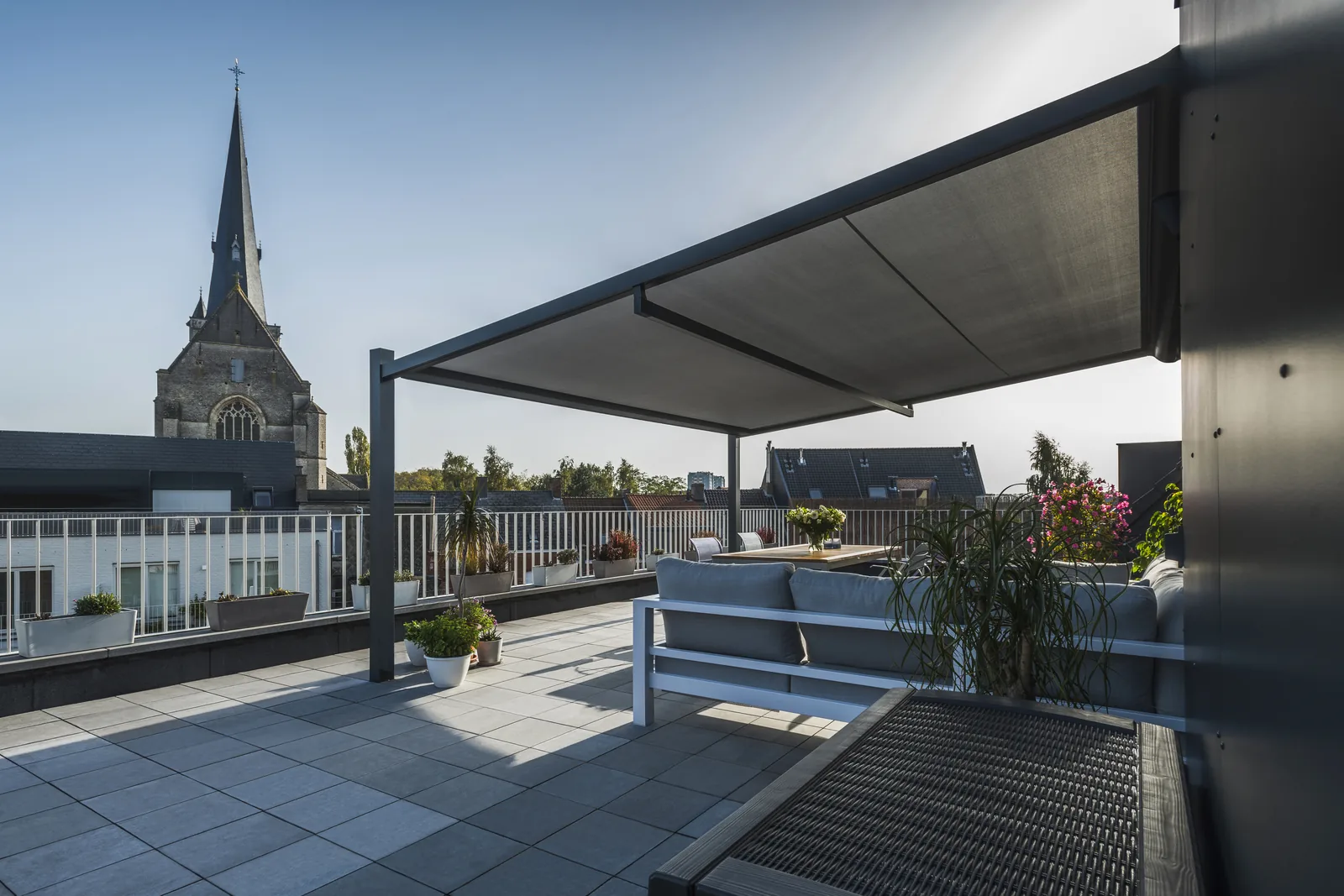 Pergola-Markise auf einer Dachterrasse