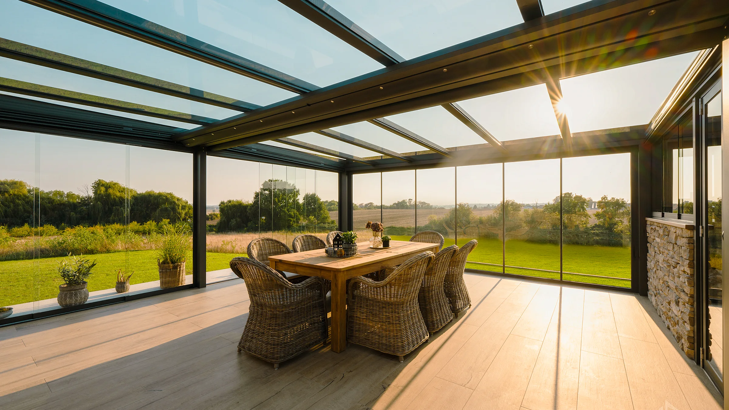 Wohnwintergarten mit Panoramaverglasung in Rostock
